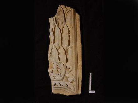 https://www.museovillatraiano.it/immagini_articoli/101/120-lastra-con-decorazione-frammento-330.jpg