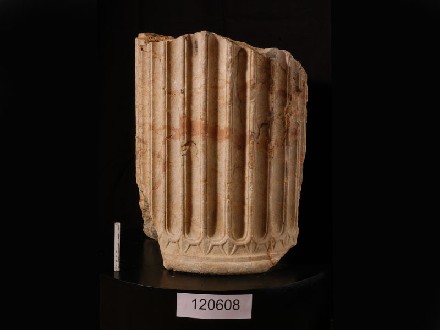 https://www.museovillatraiano.it/immagini_articoli/17/002-fusto-scanalato-di-colonna-frammento-330.jpg