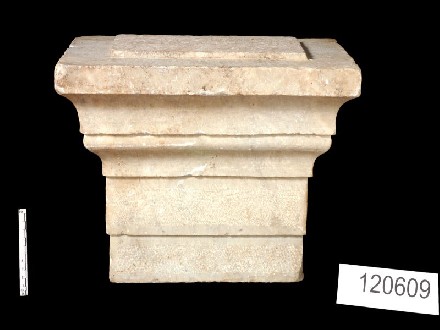 https://www.museovillatraiano.it/immagini_articoli/27/003-capitello-di-pilastro-con-iscrizione-330.jpg