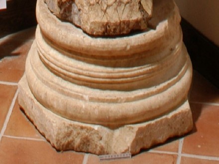 https://www.museovillatraiano.it/immagini_articoli/28/004-base-ionica-di-colonna-330.jpg