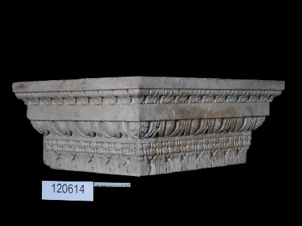 https://www.museovillatraiano.it/immagini_articoli/33/008-capitello-di-lesena-330.jpg